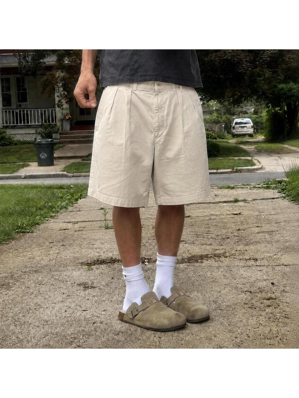 Beautiful pair of preppy vintage Polo Ralph Lauren Chino shorts.